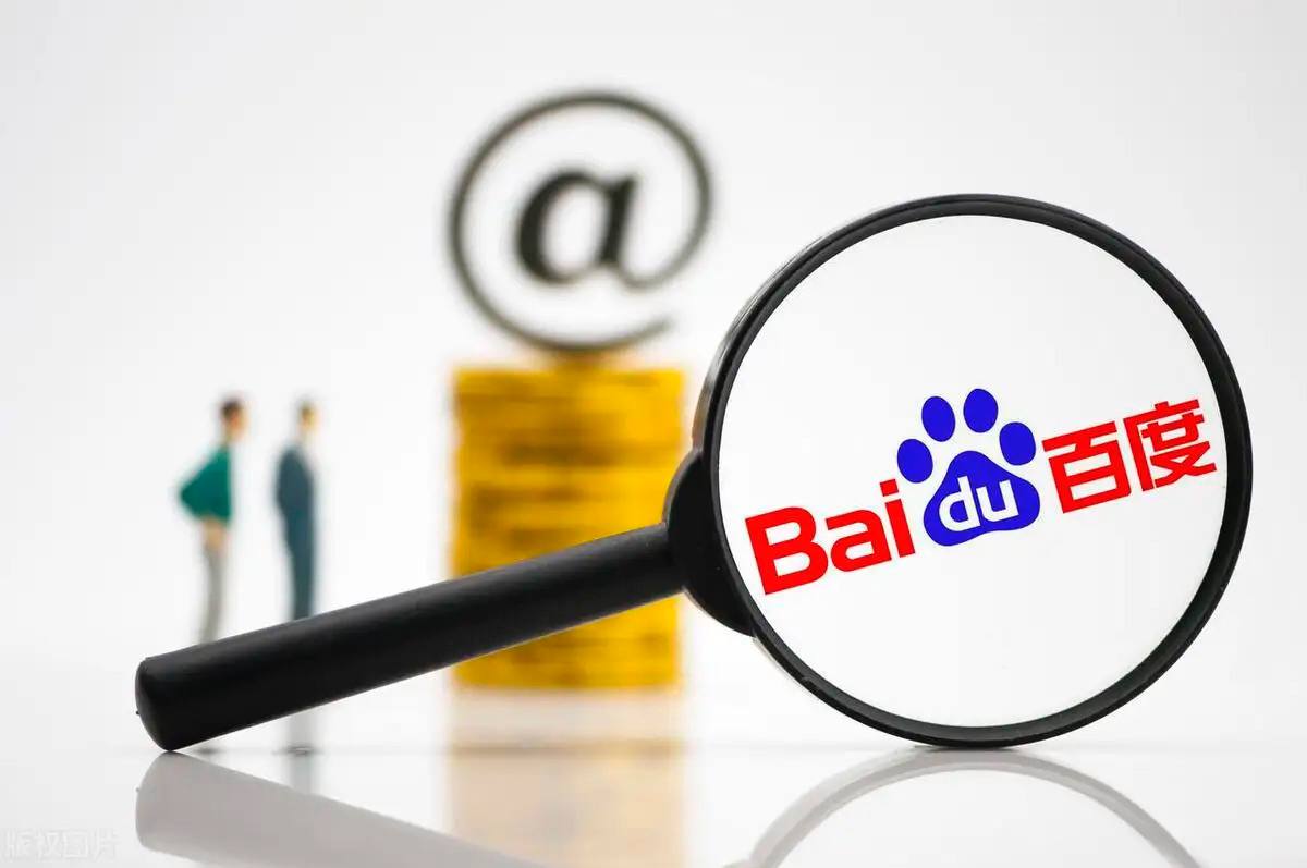 成都一车辆起火多人救援打不开门